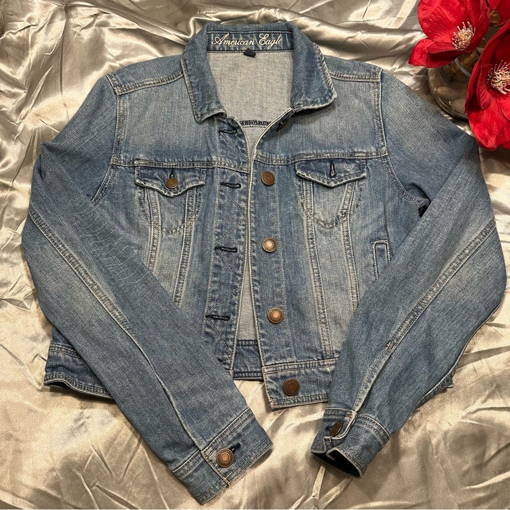 🌹VINTAGE American Eagle Outfitters • Cool Classic Light Blue Jean Jacket - Picture 2 of 14